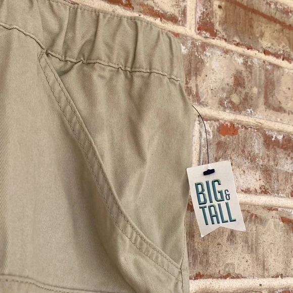Croft & Borrow Khaki Elasticized Sides Plus Size Cargo Shorts - Picture 2 of 11